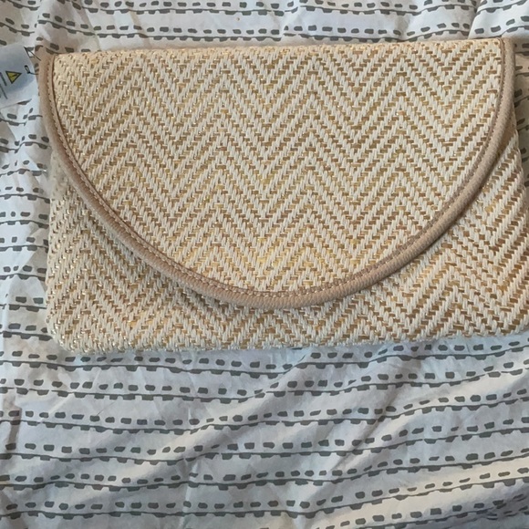 Express Handbags - NWT Express Clutch